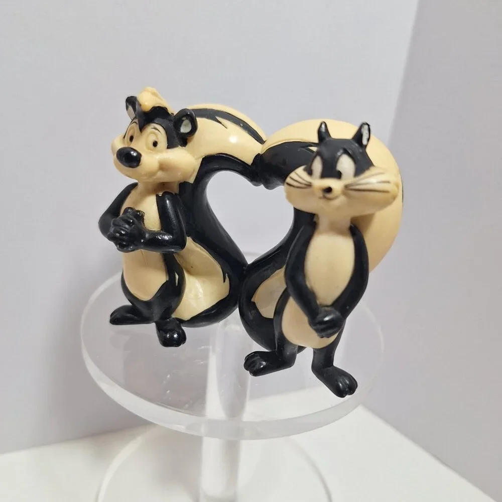 Pepé Le Pew & Penelope Figure Heart-Shaped Romantic  1985 - Picture 9 of 15
